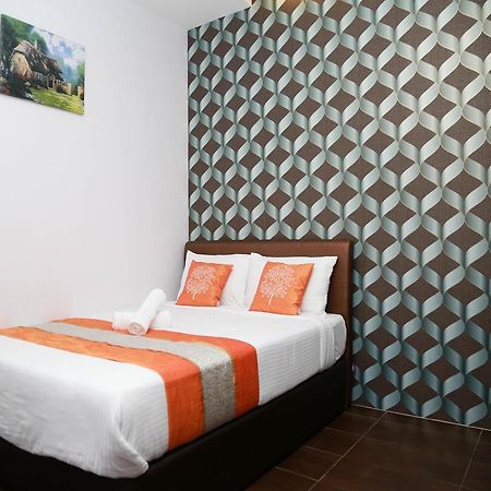Oyo 250 Palazzo Hotel Kulai Johor Bahru Bagian luar foto