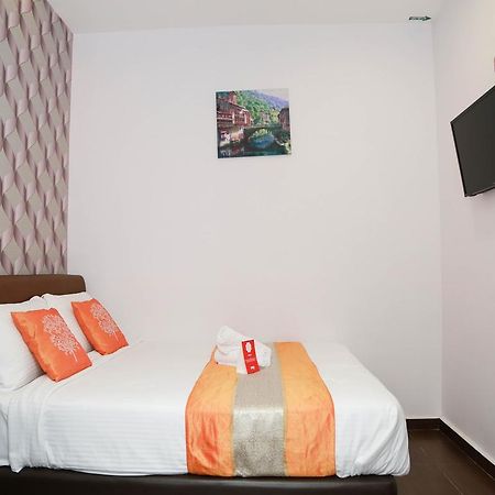 Oyo 250 Palazzo Hotel Kulai Johor Bahru Bagian luar foto