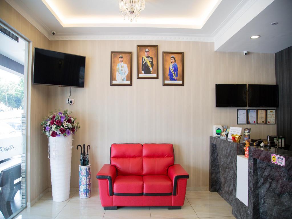 Oyo 250 Palazzo Hotel Kulai Johor Bahru Bagian luar foto