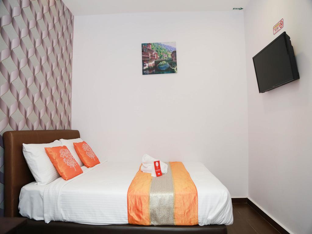 Oyo 250 Palazzo Hotel Kulai Johor Bahru Bagian luar foto
