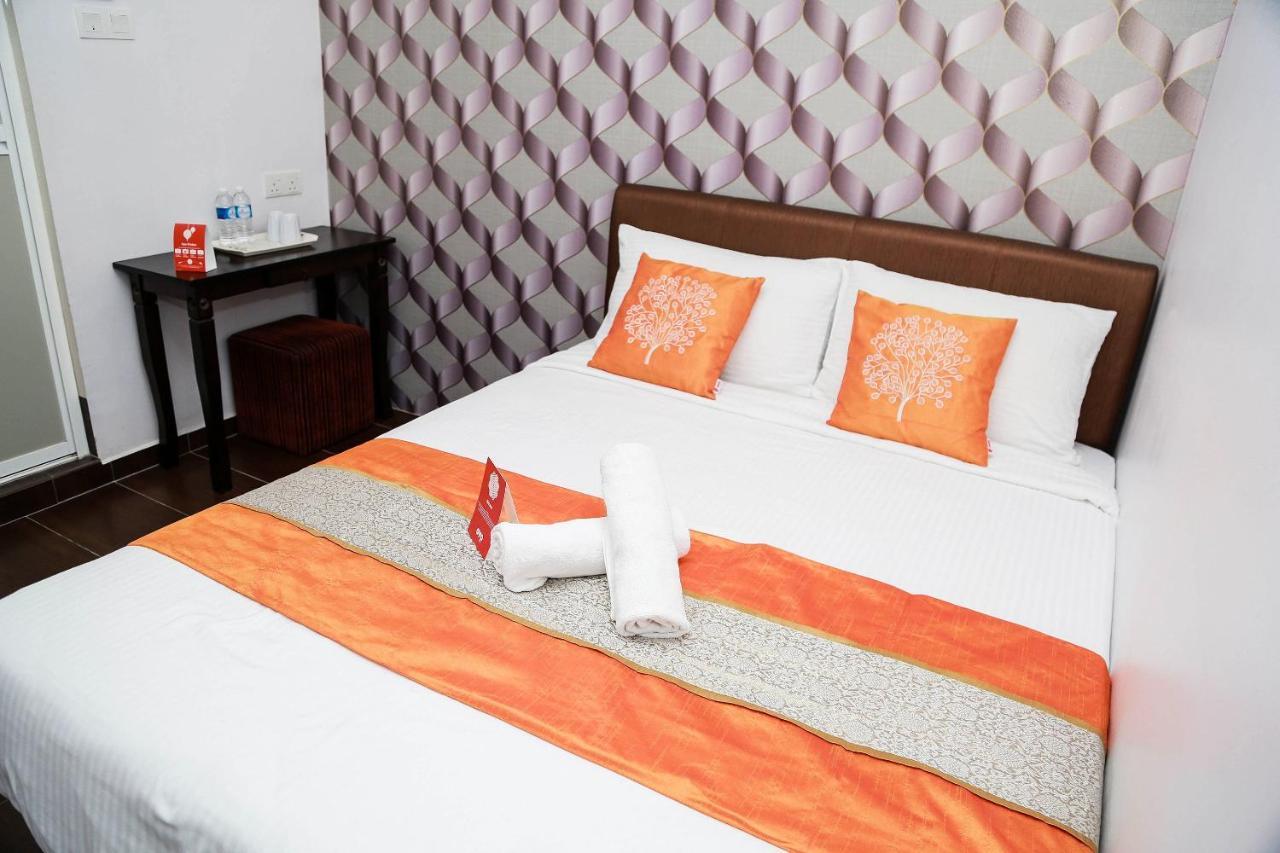 Oyo 250 Palazzo Hotel Kulai Johor Bahru Bagian luar foto